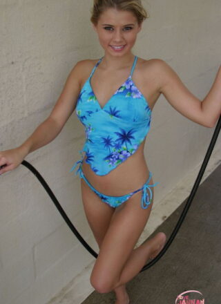 Jannah Gets All Soapy In Her Cute Bikini At The Car Wash