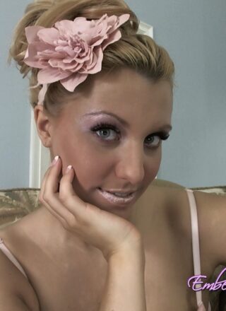 Ember Reigns - Pink Flower