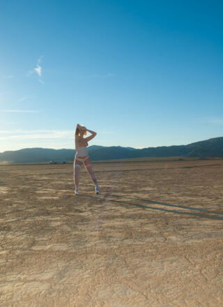 What Makes The Desert Even Hotter? Lynn Naked!