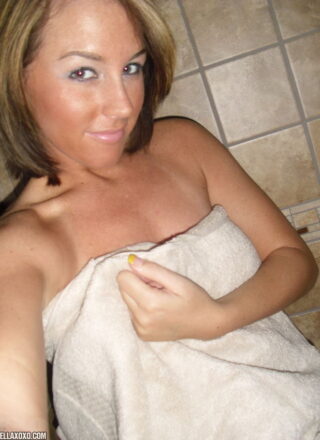 Bella Xoxo Is Manning The Camera And Showing Her Self Up Close And Personal In These Self Shots