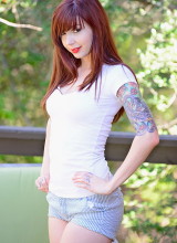 Ivy Snow Warms Up The Weather In Her Shorts And Small Tank While She Strips Down And Has Some Fun
