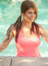 Hailey Leigh - Pink In Pool