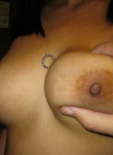 Share My GF: Naked girlfriend takes selfshot pictures