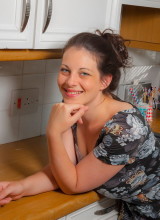 Cosmid: Bex In The Kitchen