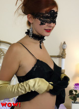 Pin-up Wow: Gorgeous Elle Richie In Sexy Lingerie, Stockings And Masquerade Mask