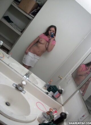 Share My Gf: Cali Logan Takes Naked Selfshot Pictures In The Mirror