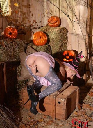 1by-day: Mira Sunset - Halloween Lusts