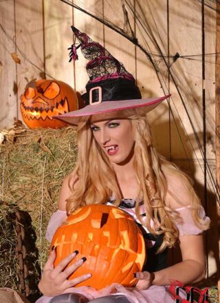 1by-day: Mira Sunset - Halloween Lusts