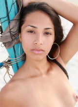 Watch4beauty: Ruth Medina - Beach Player
