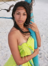 Watch4beauty: Ruth Medina - Beach Player