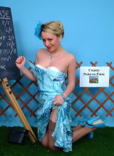 Pin-up Wow: Hannah B - They’re Off!