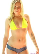 Ashley Vallone - Neon Yellow