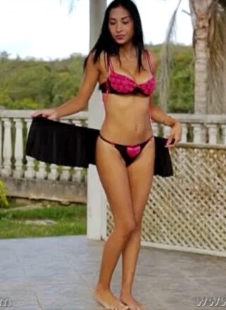 La Zona Modelos: Franchesca Colucci gives us a sexy strip tease