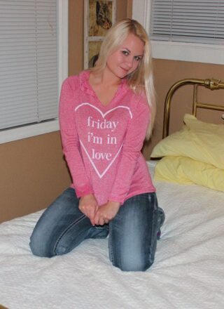 Alisa Kiss - Friday Im In Love