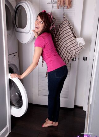 Andi Land - Laundry