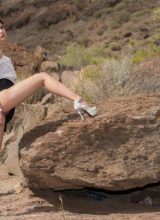Watch4beauty: Lady Dee - Peeing On The Rocks