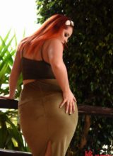 Lucy V Revealing Her Bare Butt