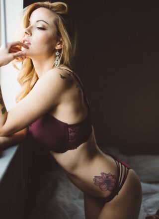 Elizabeth Marxs - Artsy In Bedroom