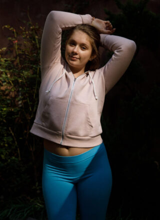 Zishy: Fawn Richfield - Backyard Striptease