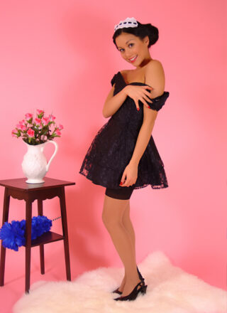 Pin-up Wow: Petra So - Maid In Heaven