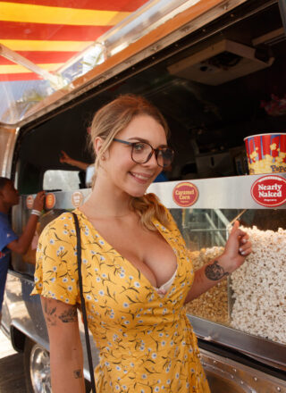 Zishy: Busty Gabbie - Carter In Yellow