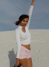Zishy: Alejandra Cobos - White Sands