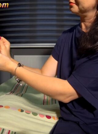 Mayas Handjobs: 2 Cumshots Through Gloryhole