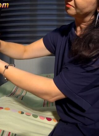 Mayas Handjobs: 2 Cumshots Through Gloryhole