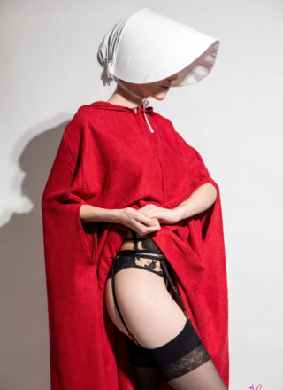 Emily Bloom - Handmaid