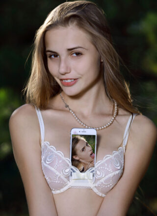 Sex Art: Elle Tan Fun Outdoors 4