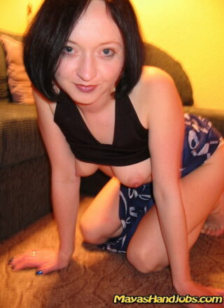 Mayas Handjobs - Maya posing nude