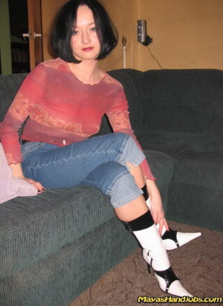 Mayas Handjobs: Showing off my all natural body