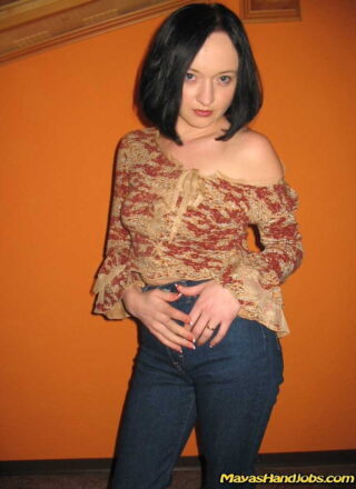 Mayas Handjobs: Maya posing in Jeans