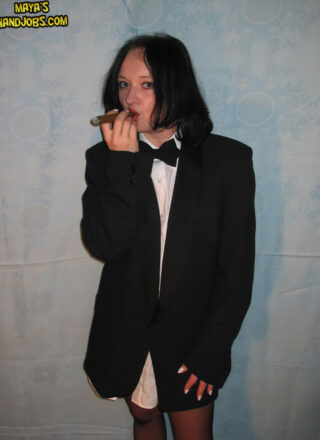 Mayas Handjobs - Cigar smoking