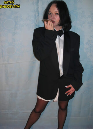Mayas Handjobs - Cigar smoking