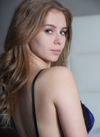 Zishy: Dina Divine Naked Beauty 1
