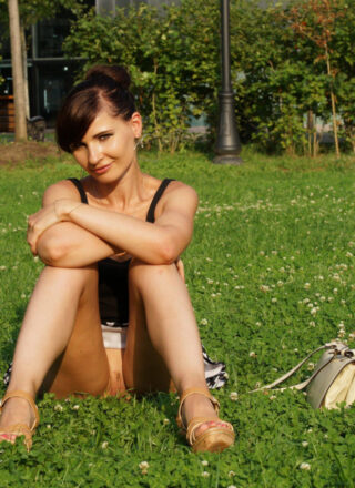 Jeny Smith - Public Upskirt Flashing 5