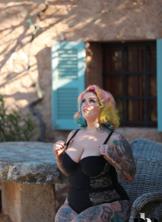 Nothing But Curves: Galda Lou - 1