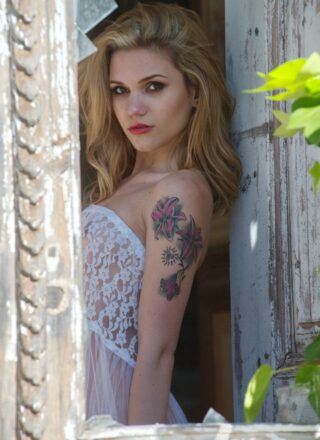 Girlfolio: Chloe Toy - Double Trouble 4