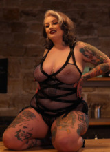 Nothing But Curves: Chubby model Galda Lou shows her inked body in her lingerie & unveils her tits -