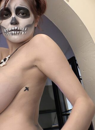 Tessa Fowler - Voodoo Lapdance 1