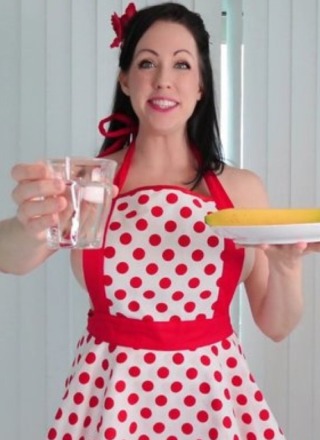 Kayla Kiss - Kayla 3000: Domestic Malfunction